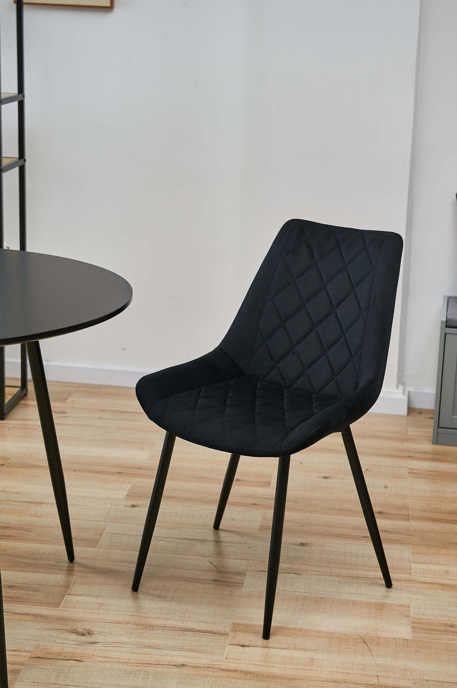 stuhl Set – Moderne gepolsterte Designstühle in elegantem