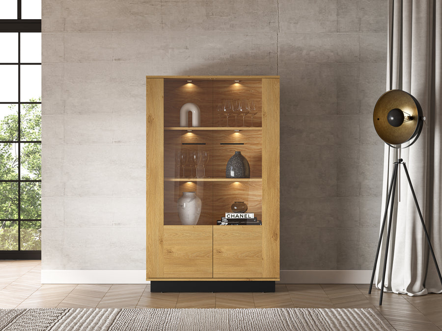Vitrine – MODESTO 03 – Edle Eichenoptik mit stilvollen Glaseinsätzen