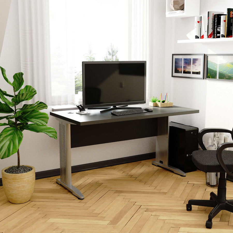 Schreibtisch – moderner Computer Schreibtisch mit Metallbeinen und großer Arbeitsfläche