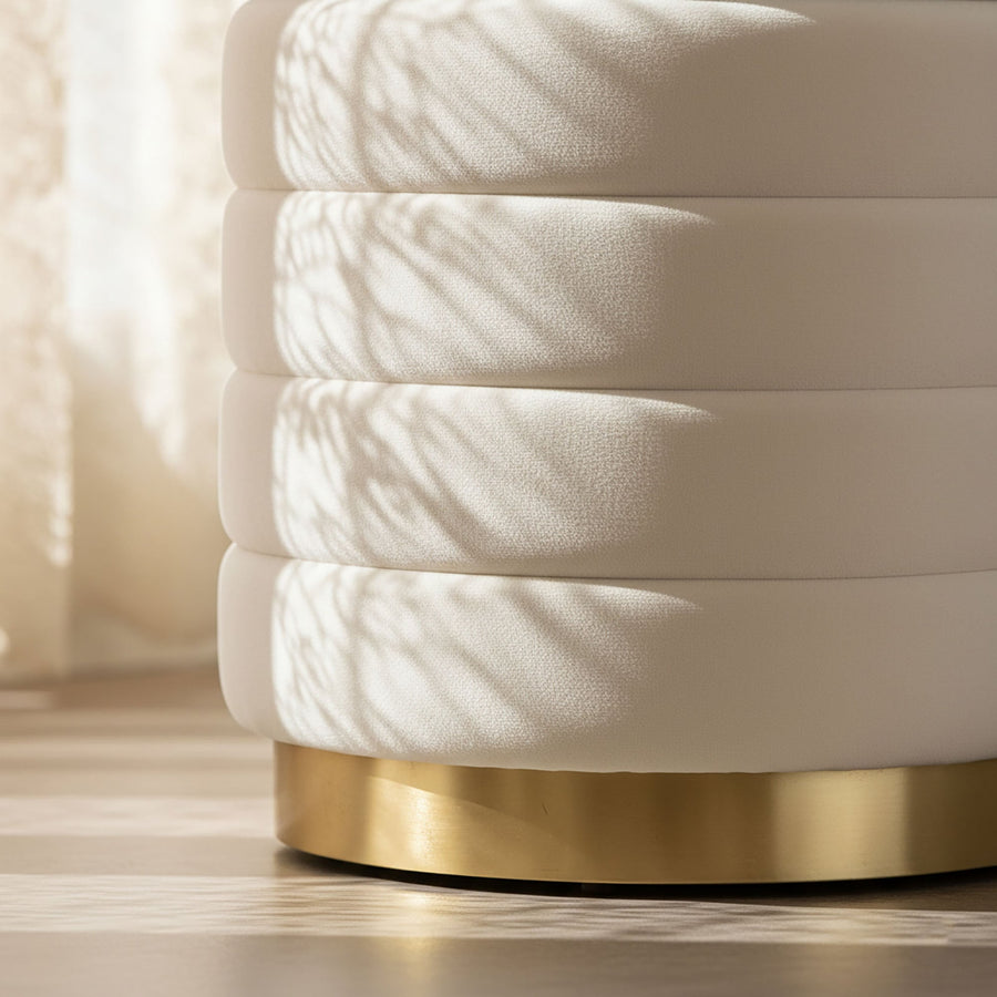 Sitzhocker – LUNA – Eleganter Samthocker mit praktischem Stauraum