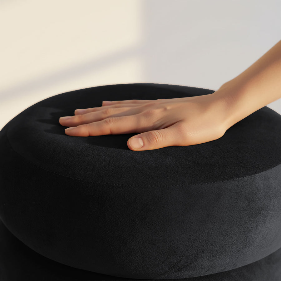 Sitzhocker – SNUGGO – Eleganter Samthocker mit Stauraum im modernen Design