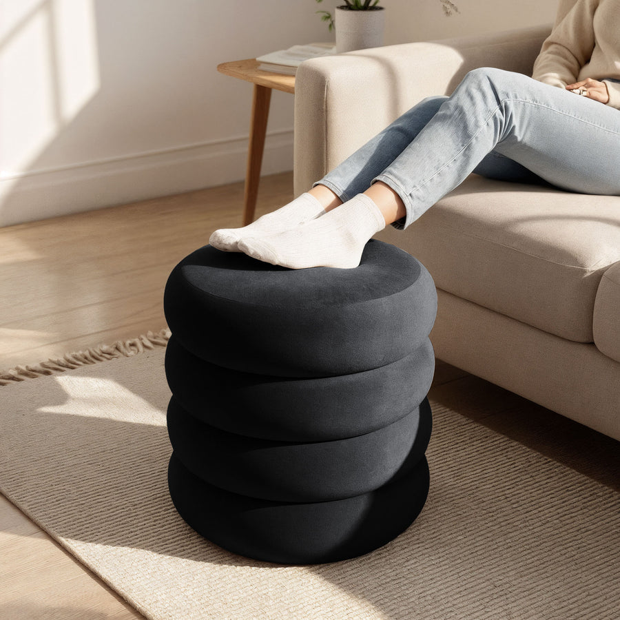 Sitzhocker – SNUGGO – Eleganter Samthocker mit Stauraum im modernen Design