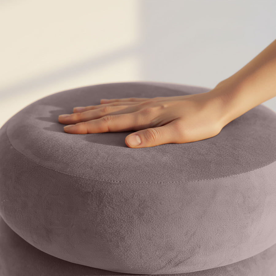 Sitzhocker – SNUGGO – Eleganter Samthocker mit Stauraum im modernen Design