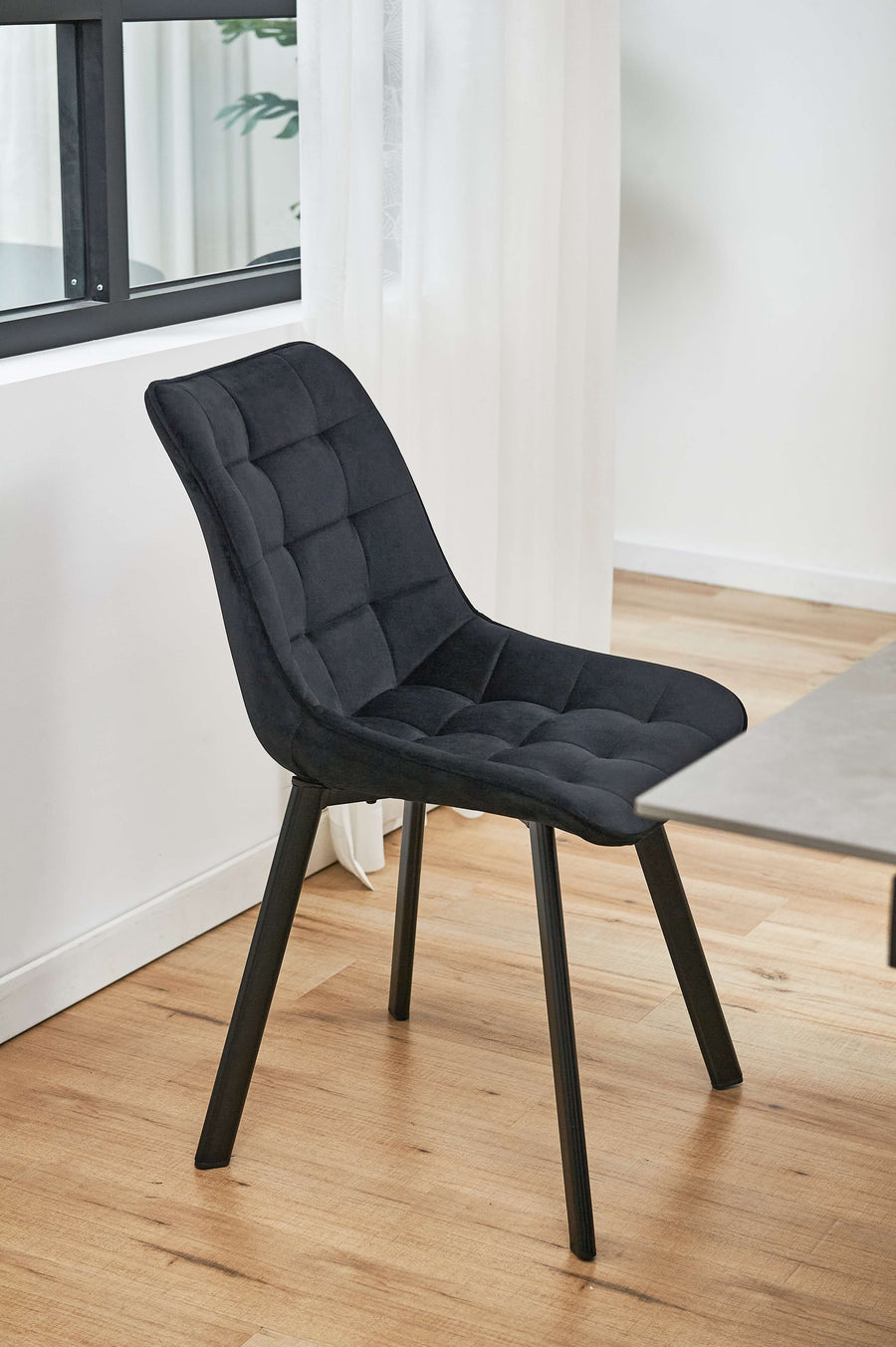 Stuhl – Moderner Samtstuhl mit eleganter Steppung