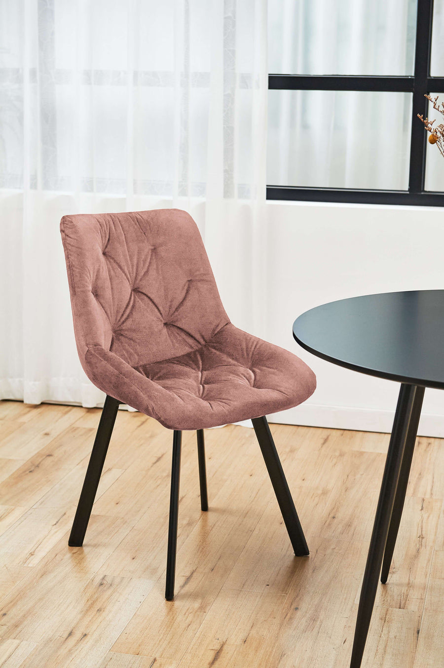 Stuhl – Eleganter Samtstuhl im Glamou Stil