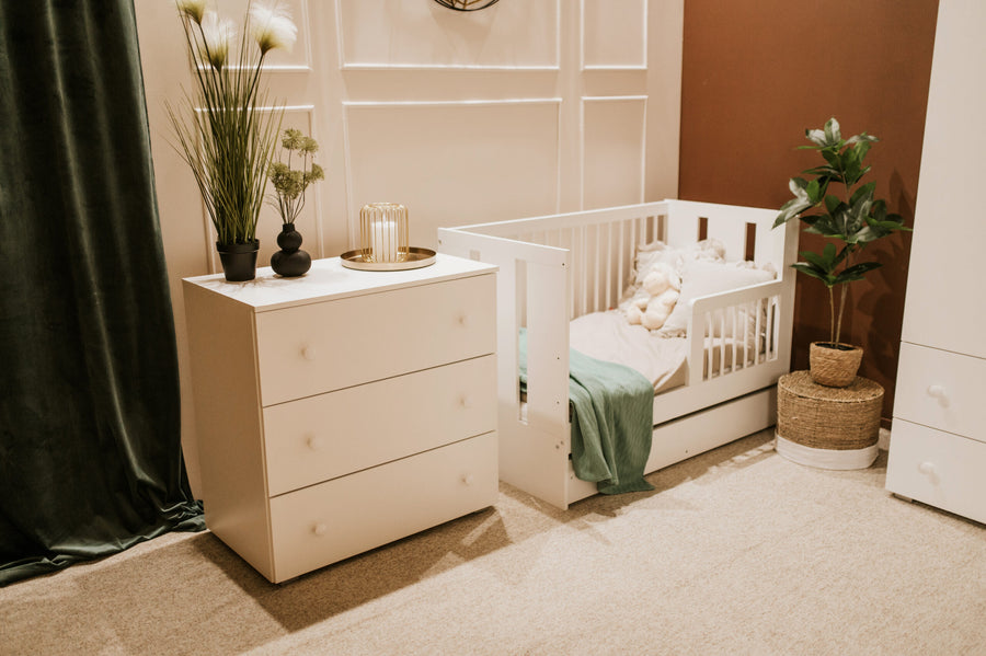 Kinderbett – PAULA – Zeitloses Babybett mit funktionalem Design