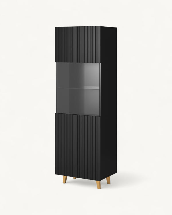 PAFOS I Vitrine – 182 cm – Schwarz – Moderner Hochschrank mit dekorativen Fräsungen