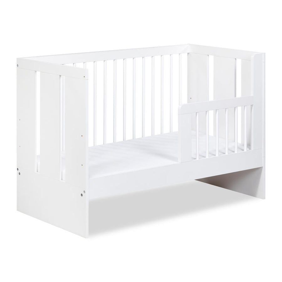 Kinderbett – PAULA – Zeitloses Babybett mit funktionalem Design