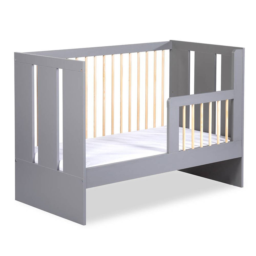 Babybett – PAULINE – Stilvolles Kinderbett im Loft-Design mit Schutzbarriere