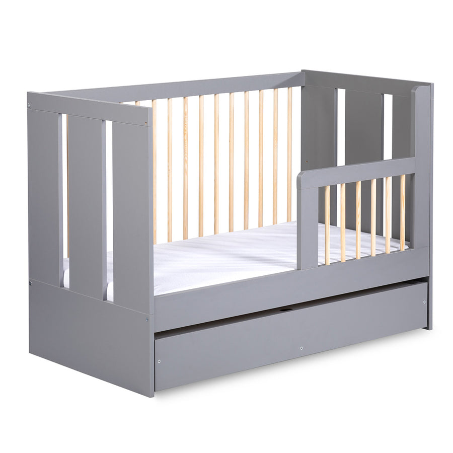 Babybett – PAULINE – Stilvolles Kinderbett im Loft-Design mit Schutzbarriere