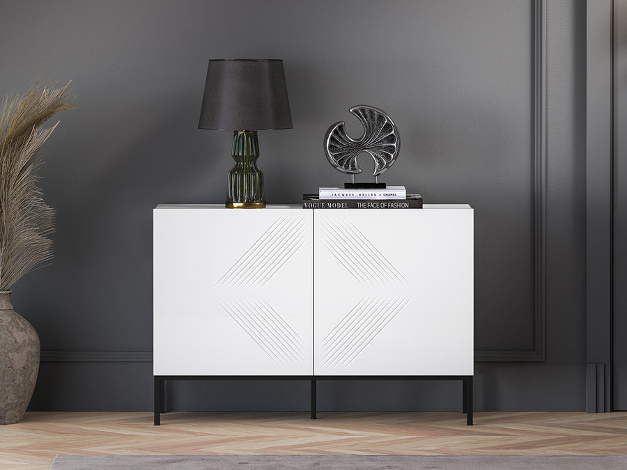 Kommode – CLEARING 03 – Moderne Midboard-Kommode mit geometrischer Fräsung