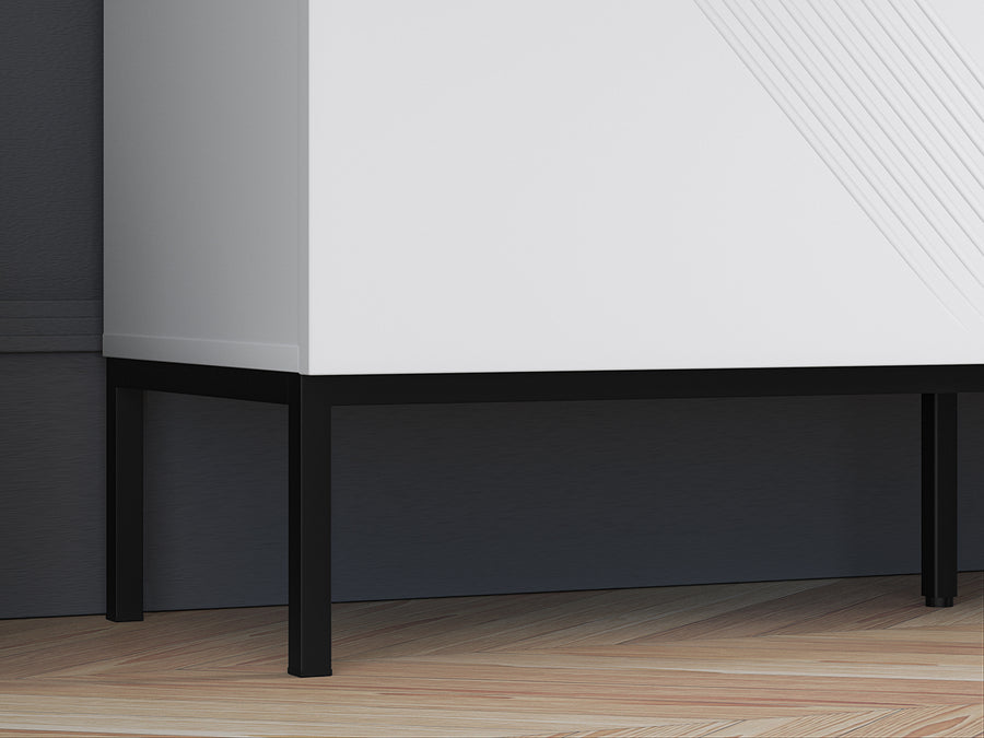 Kommode – CLEARING 03 – Moderne Midboard-Kommode mit geometrischer Fräsung