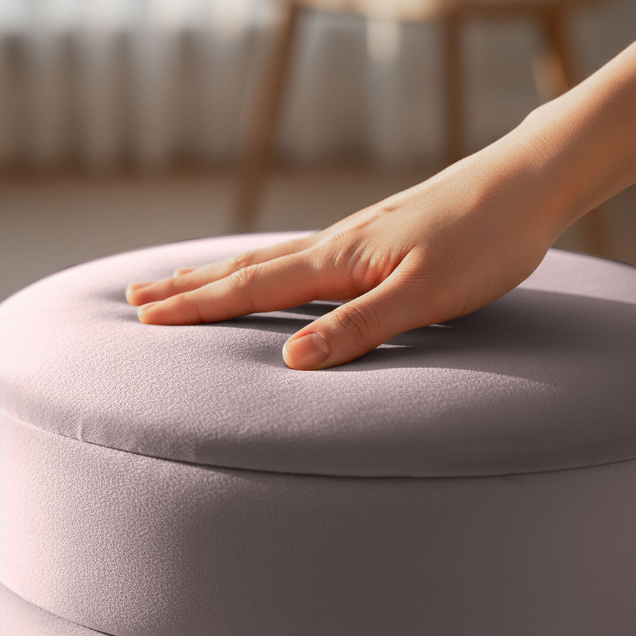 Sitzhocker – LUNA – Eleganter Samthocker mit praktischem Stauraum