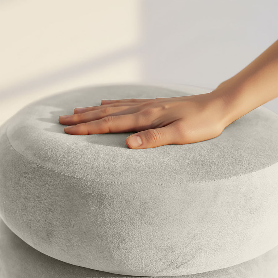 Sitzhocker – SNUGGO – Eleganter Samthocker mit Stauraum im modernen Design