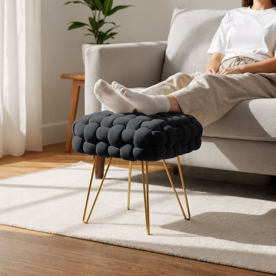 Sitzhocker – DOTTY – Geflochtener Samthocker im modernen Boho Stil