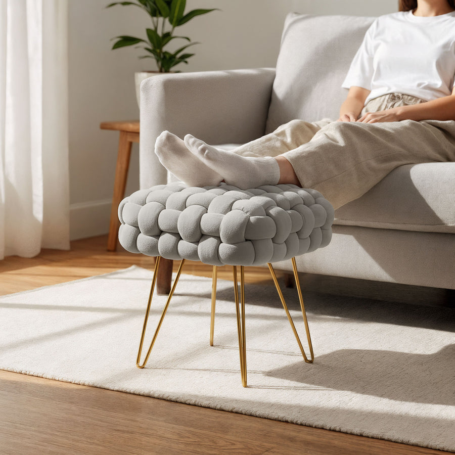 Sitzhocker – DOTTY – Geflochtener Samthocker im modernen Boho Stil