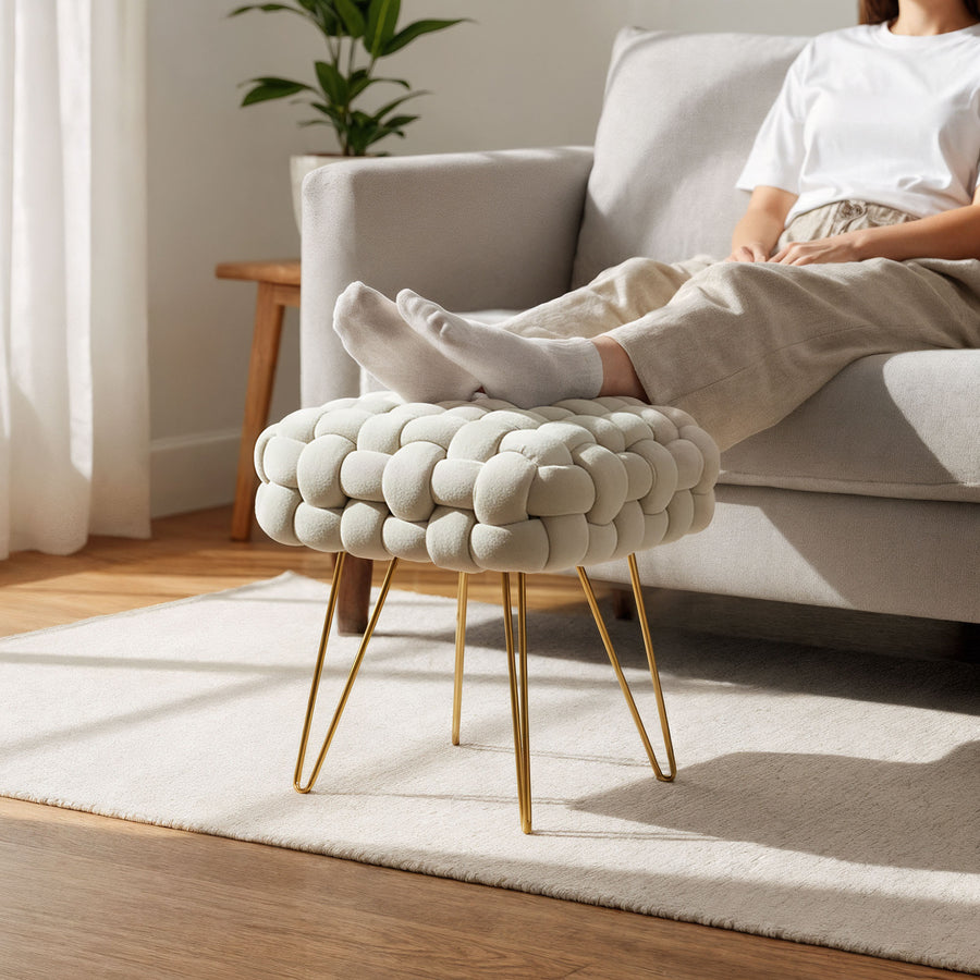 Sitzhocker – DOTTY – Geflochtener Samthocker im modernen Boho Stil