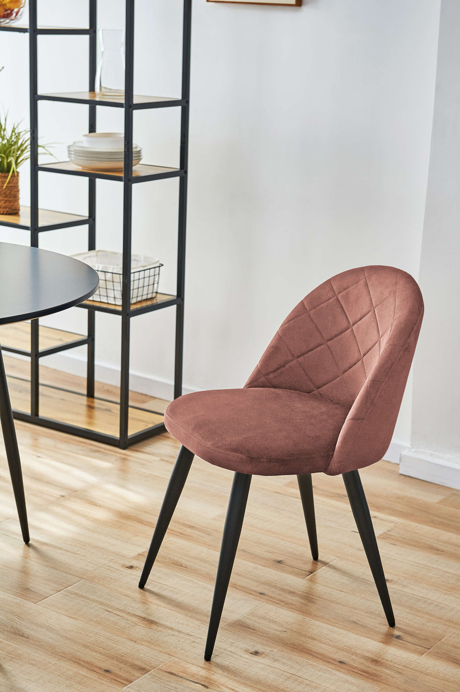 Stuhl – Elegantes gepolstertes Design für moderne Räume