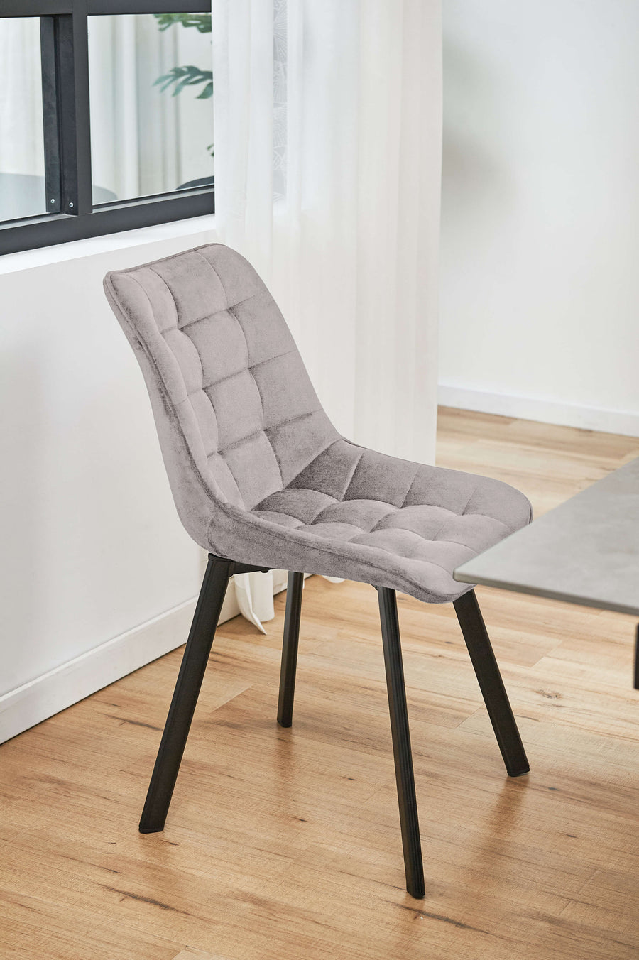 Stuhl – Moderner Samtstuhl mit eleganter Steppung